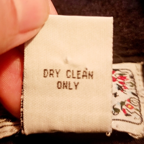 Embroidered Leaf Pattern Vest - Picture 7 of 7